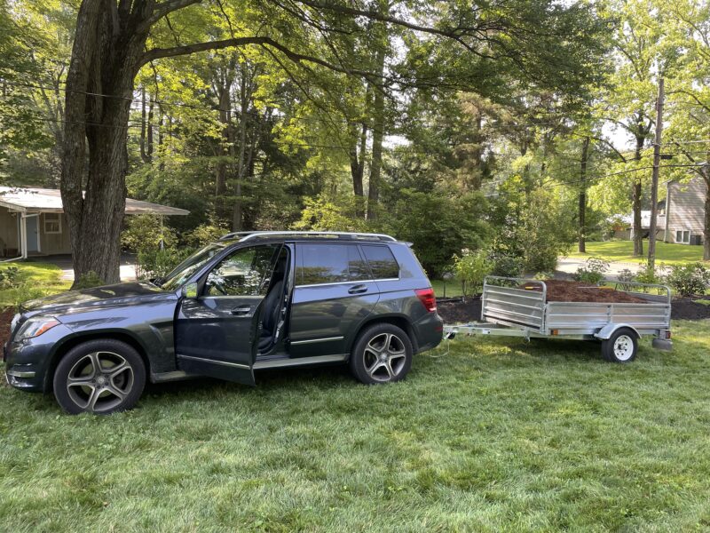 Keithmobile-E on my front lawn with a trailer full of mulch